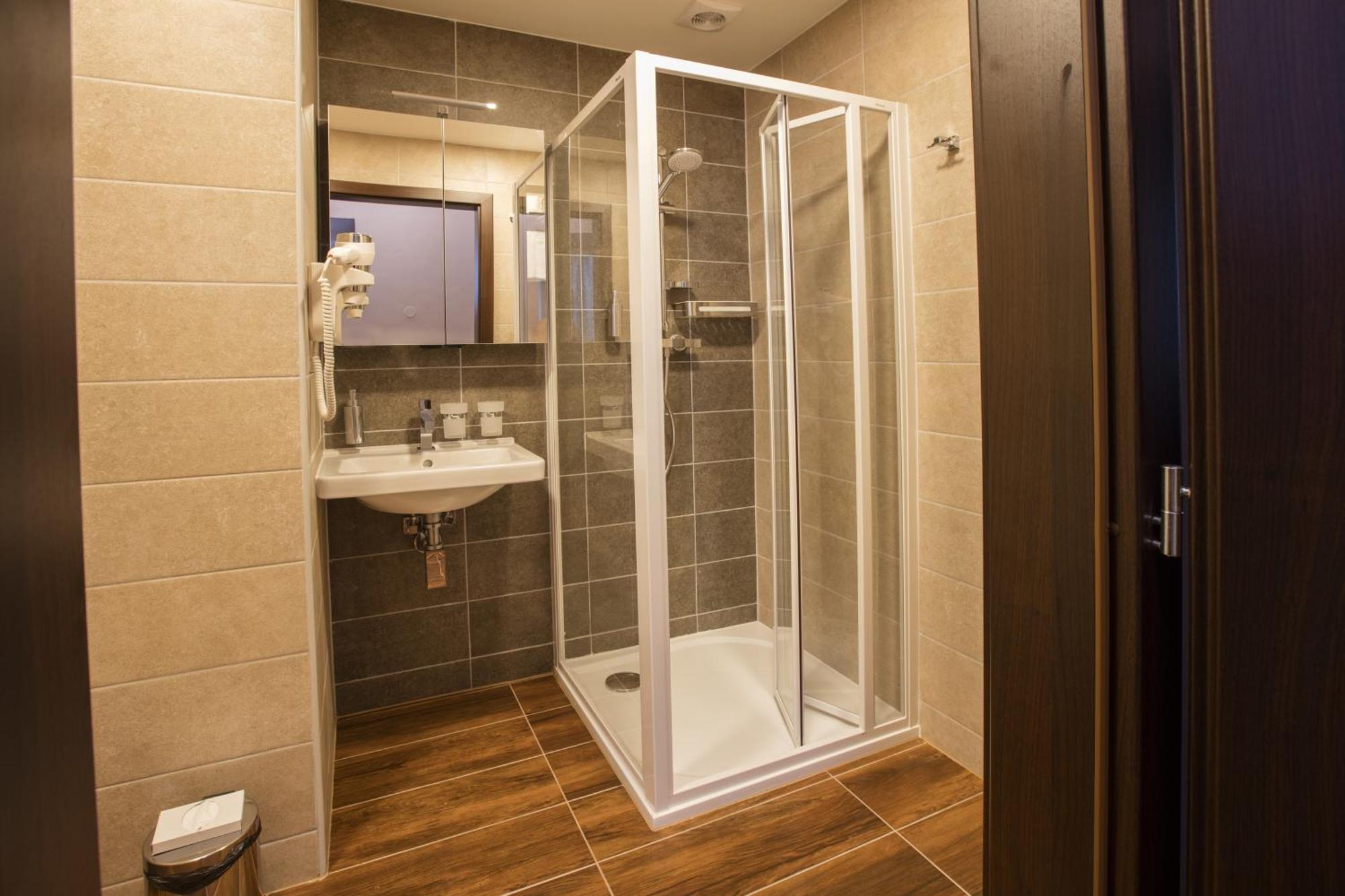 Hotel Bellevue Tlapak Poděbrady Oda fotoğraf