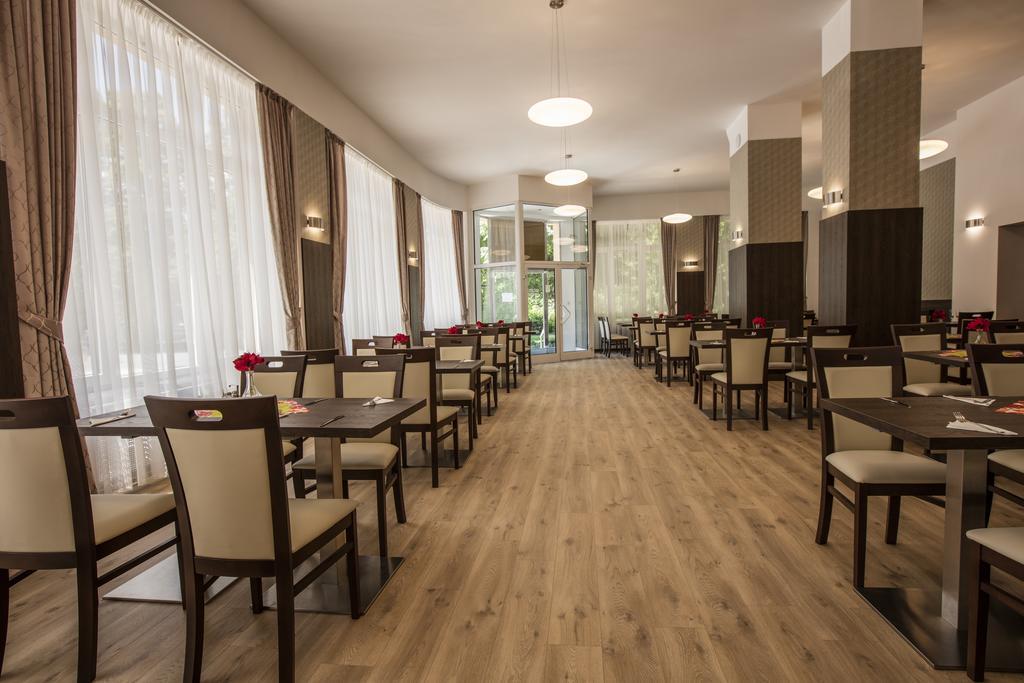 Hotel Bellevue Tlapak Poděbrady Dış mekan fotoğraf