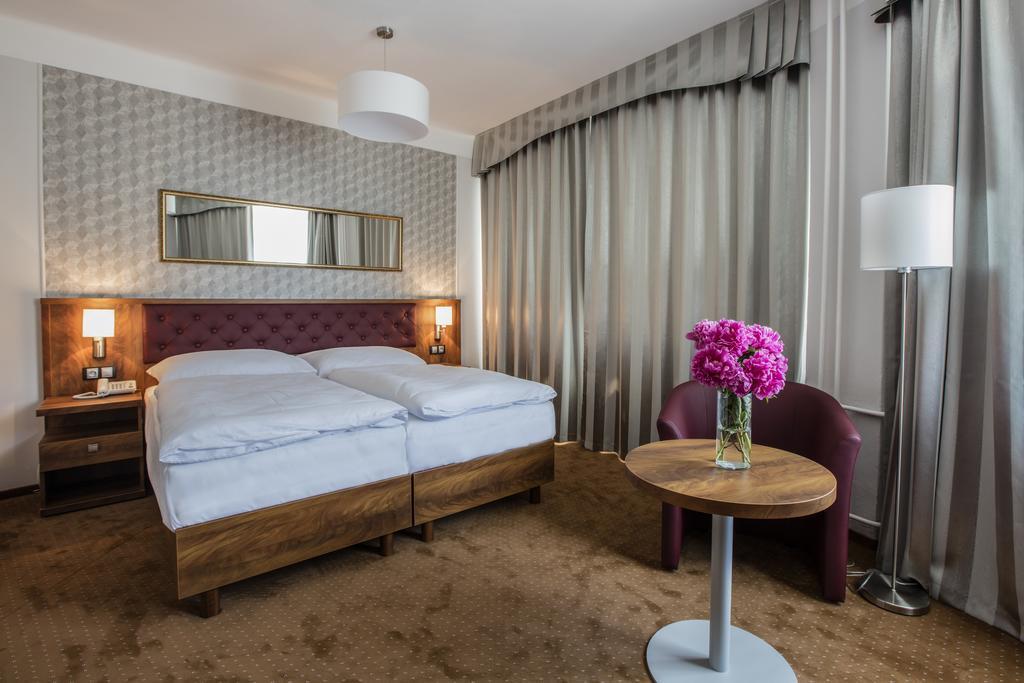 Hotel Bellevue Tlapak Poděbrady Dış mekan fotoğraf