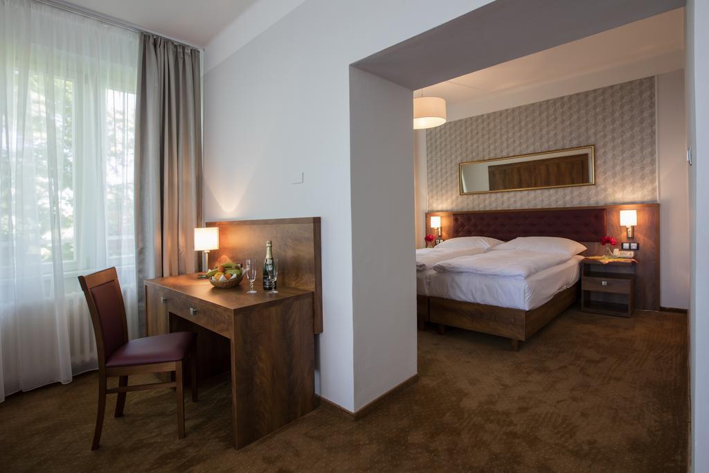 Hotel Bellevue Tlapak Poděbrady Dış mekan fotoğraf