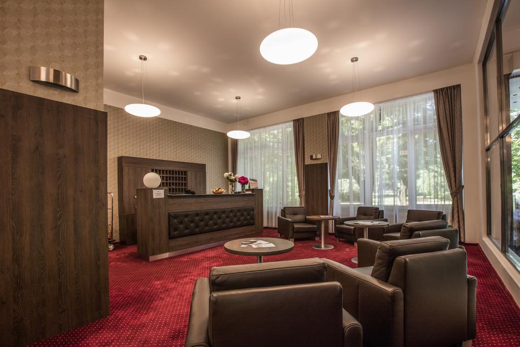 Hotel Bellevue Tlapak Poděbrady Dış mekan fotoğraf